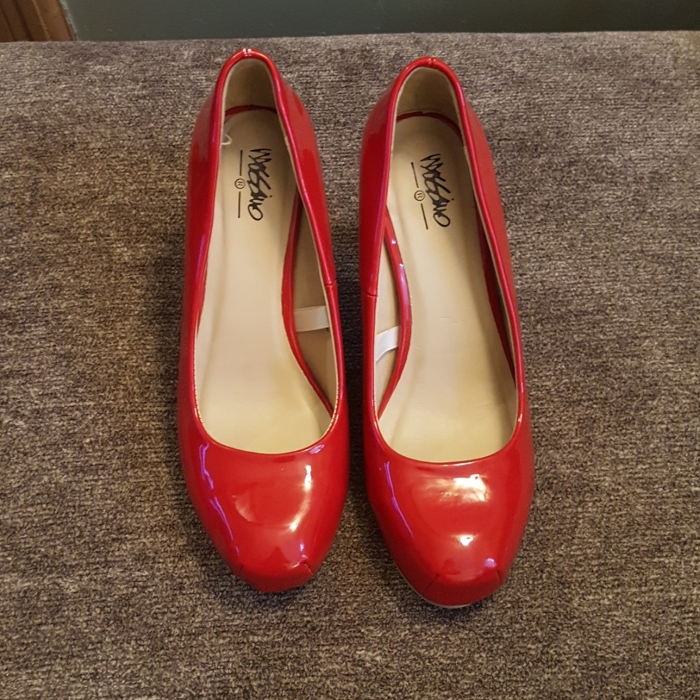 Red Pumps
